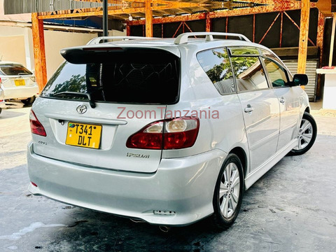 2004 Toyota Ipsum - 2/6