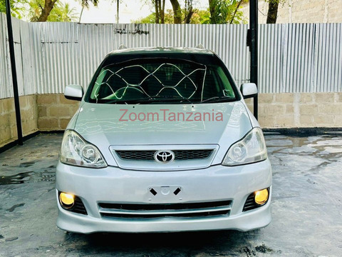 2004 Toyota Ipsum - 3/6
