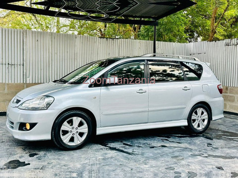 2004 Toyota Ipsum - 4/6