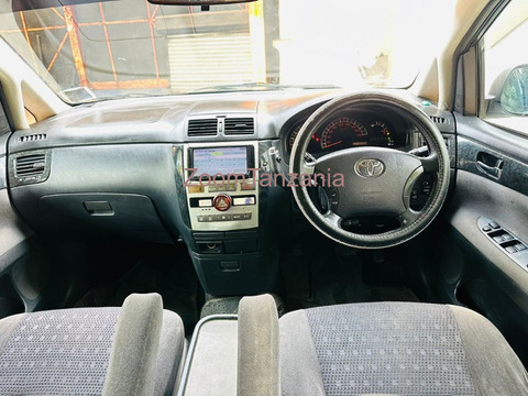 2004 Toyota Ipsum - 5/6