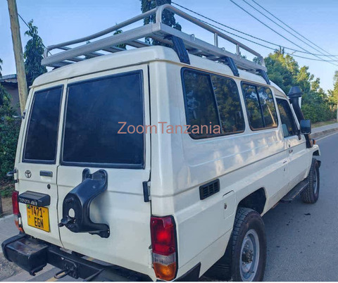 2001 Toyota Land Cruiser HARDTOP White Color - 2/6