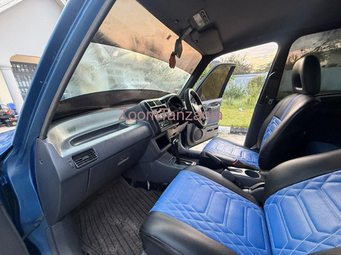 1996 Toyota RAV4 Blue Black Color - 3/6