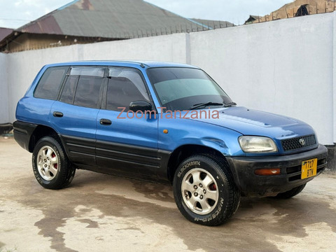 1996 Toyota RAV4 Blue Black Color - 5/6