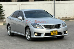 2010 Toyota Crown Silver Color