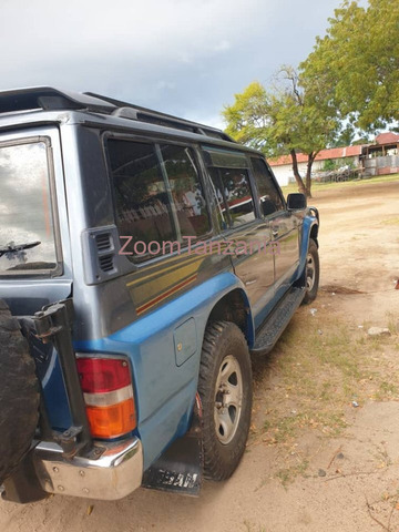 2005 Nissan Patrol TD42 Blue Color - 3/6