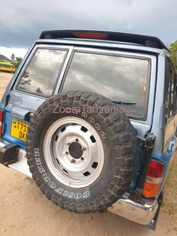2005 Nissan Patrol TD42 Blue Color - 4/6