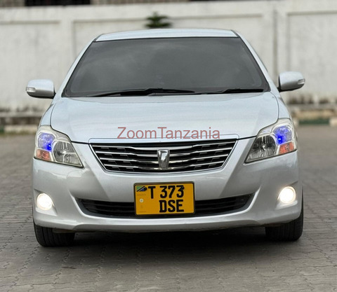 2009 Toyota Premio Silver Color - 1/6