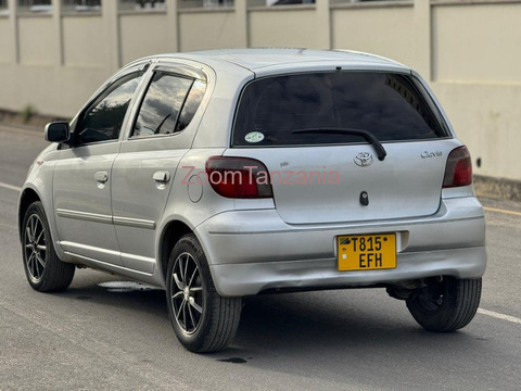 2002 Toyota Vitz Clavia Silver Color - 2/6