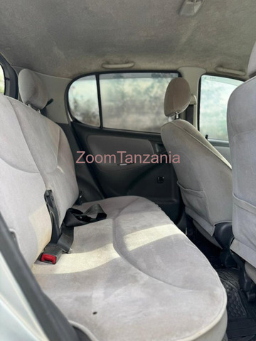 2002 Toyota Vitz Clavia Silver Color - 3/6