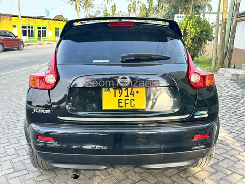 2011 Nissan Juke Black Color - 3/6