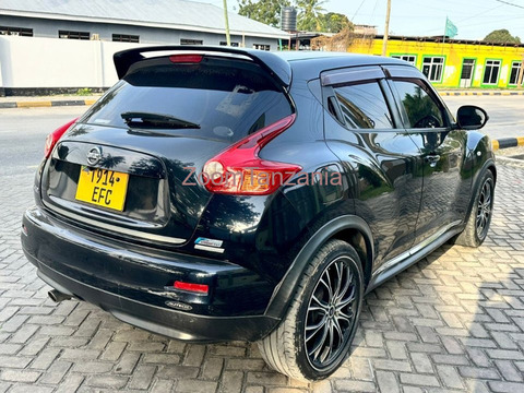 2011 Nissan Juke Black Color - 4/6