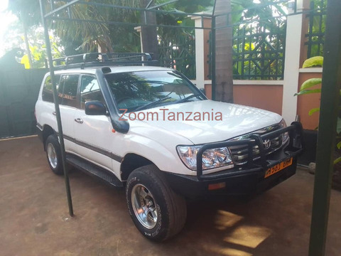2004 Toyota Land Cruiser GX White Color - 2/6
