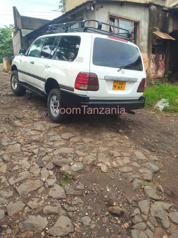 2004 Toyota Land Cruiser GX White Color - 3/6