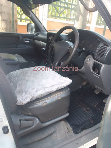 2004 Toyota Land Cruiser GX White Color - 4/6