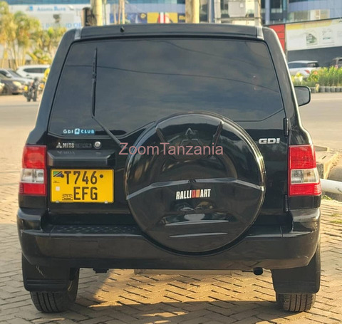 2000 Mitsubishi Pajero GDI Black Color - 2/6