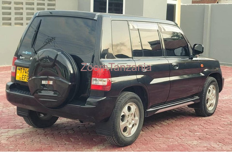 2000 Mitsubishi Pajero GDI Black Color - 4/6
