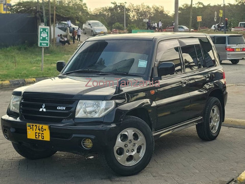 2000 Mitsubishi Pajero GDI Black Color - 5/6