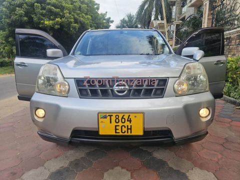 2010 Nissan X-Trail Silver Color - 2/6