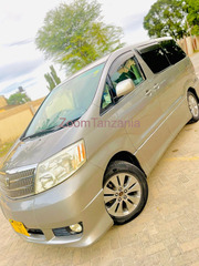 2004 Toyota Alphard Golden Color