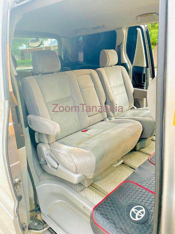2004 Toyota Alphard Golden Color - 4/6