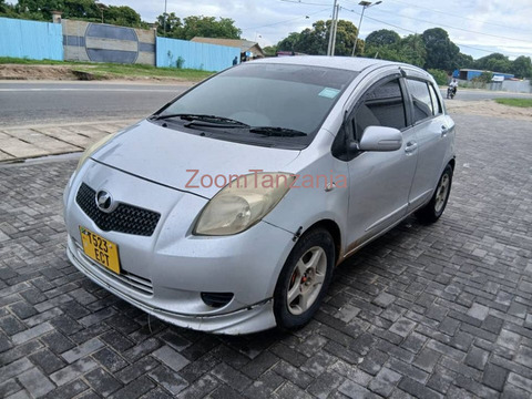 2007 Toyota Vitz Silver Color - 2/6