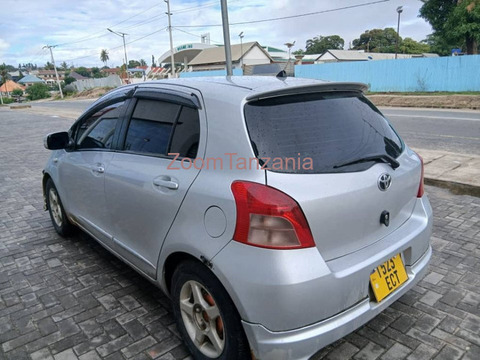 2007 Toyota Vitz Silver Color - 3/6