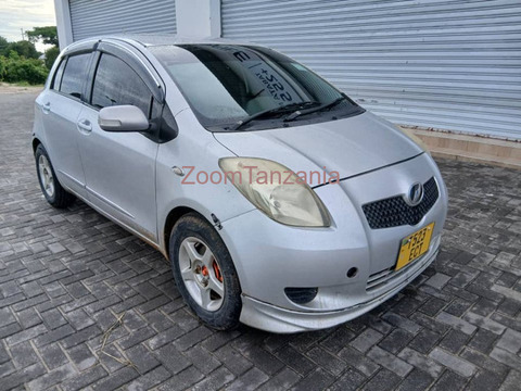 2007 Toyota Vitz Silver Color - 4/6