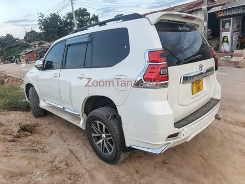 Toyota Land Cruiser Prado 2016 White Color - 4/5