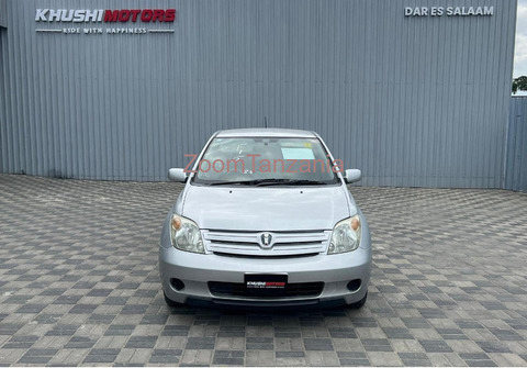 2006 Toyota IST Silver Color - 1/6