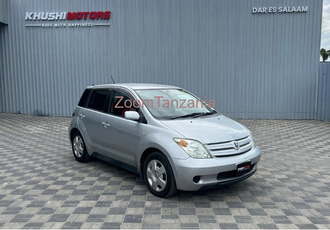 2006 Toyota IST Silver Color - 3/6