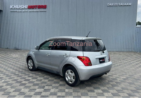 2006 Toyota IST Silver Color - 4/6