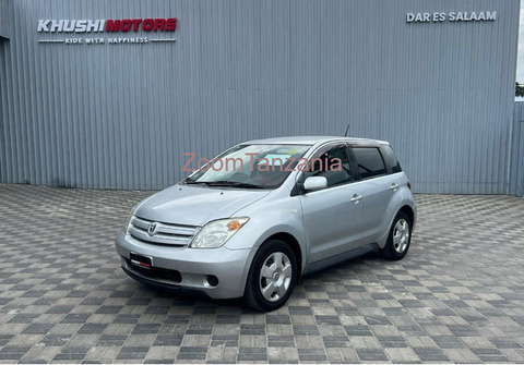 2006 Toyota IST Silver Color - 5/6