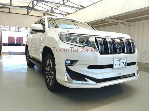 2023 Toyota Land Cruiser Prado White Color - 4/4