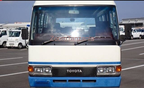 Toyota Coaster 1986 Rangi Nyeupe - 1/6