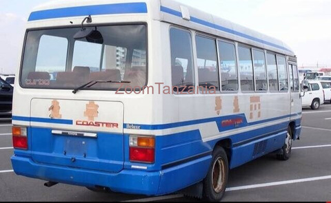 Toyota Coaster 1986 Rangi Nyeupe - 2/6