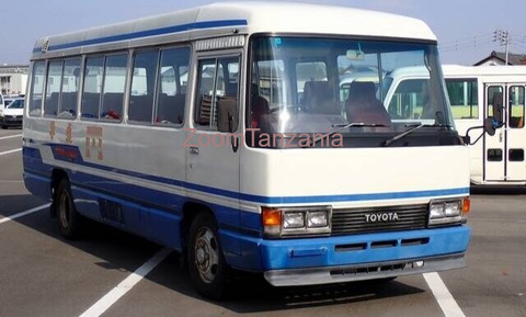 Toyota Coaster 1986 Rangi Nyeupe - 3/6