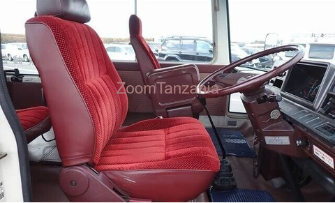 Toyota Coaster 1986 Rangi Nyeupe - 6/6