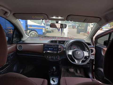 2011 Toyota Vitz Brown Color - 2/5