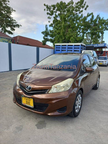 2011 Toyota Vitz Brown Color - 4/5
