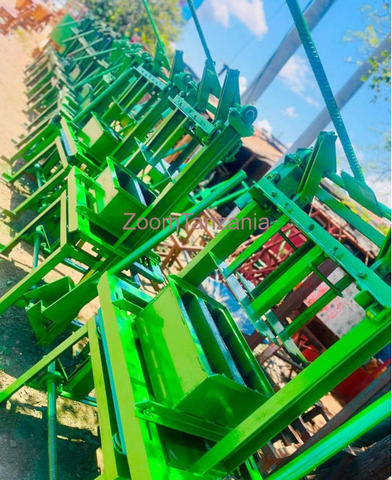 Vibrated Block Machine 5/6 Inch Blocks - 2/2