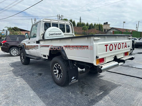 2016 Toyota Land Cruiser Pickup 1VD White Color - 6/6