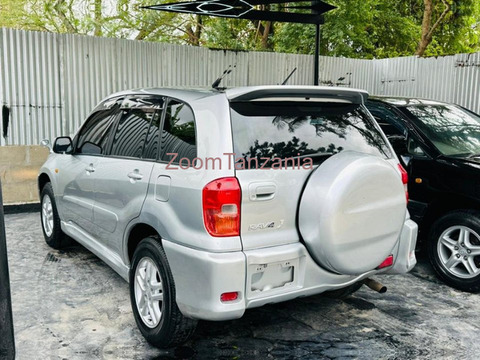 2003 Toyota RAV4 Kilitime Silver Color - 2/6