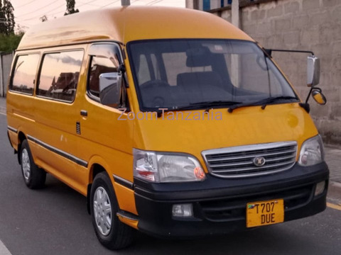 1995 Toyota HiAce - 1/6