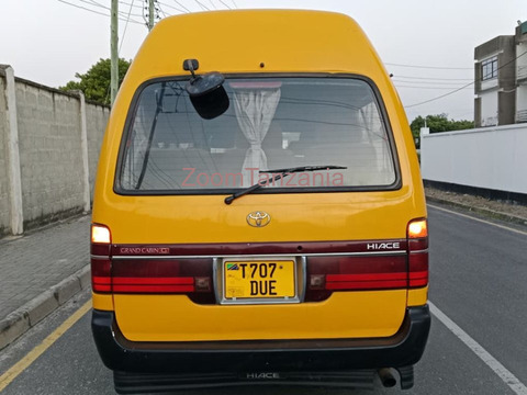 1995 Toyota HiAce - 3/6