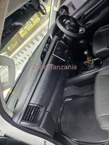 2018 Toyota Hilux Double Cabin White Color - 3/6