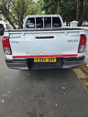 2018 Toyota Hilux Double Cabin White Color - 4/6