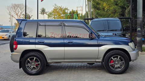 2003 Mitsubishi Pajero Blue Color - 4/4