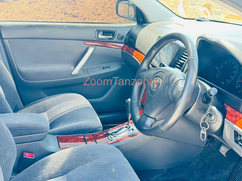 2005 Toyota Premio - 2/5