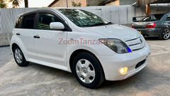 2005 Toyota IST Rangi Nyeupe