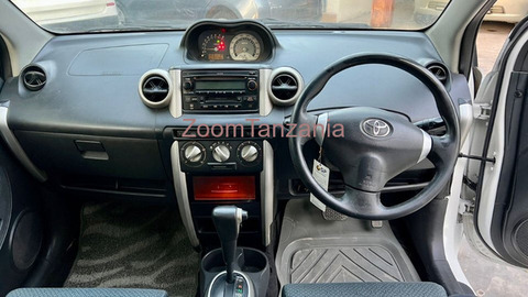 2005 Toyota IST Rangi Nyeupe - 3/6